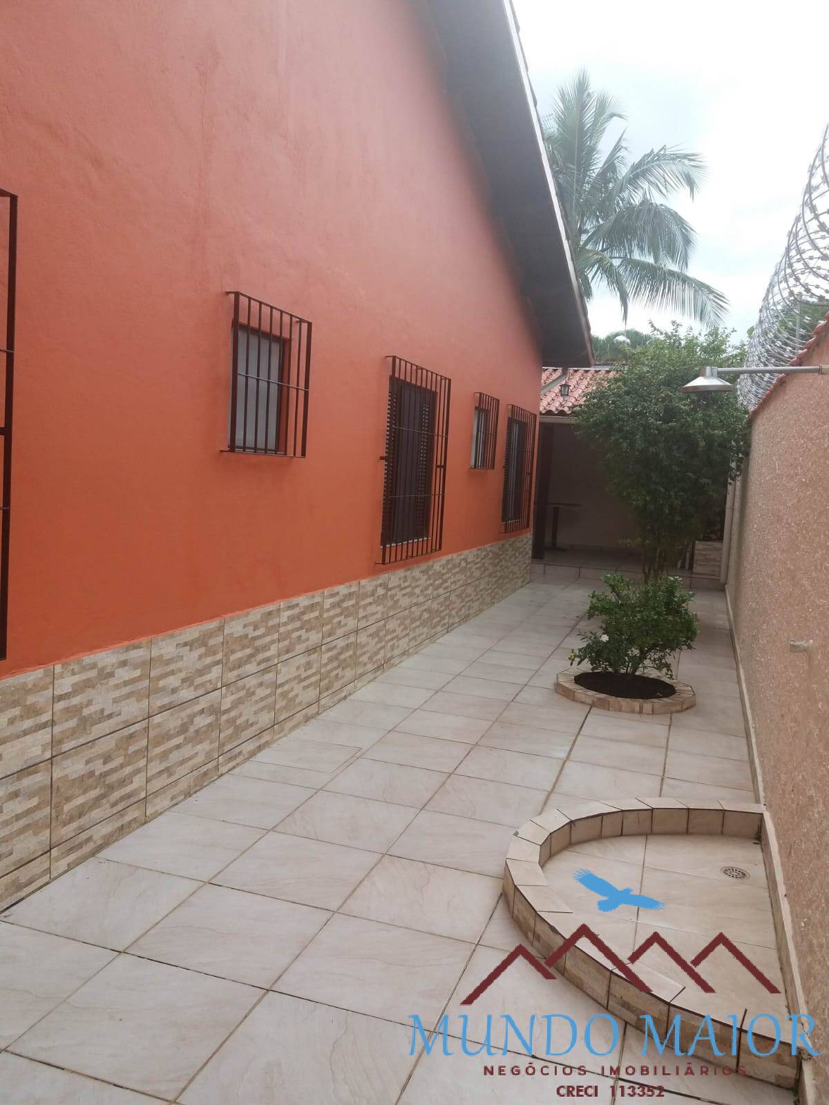 Casa à venda com 3 quartos, 210m² - Foto 2