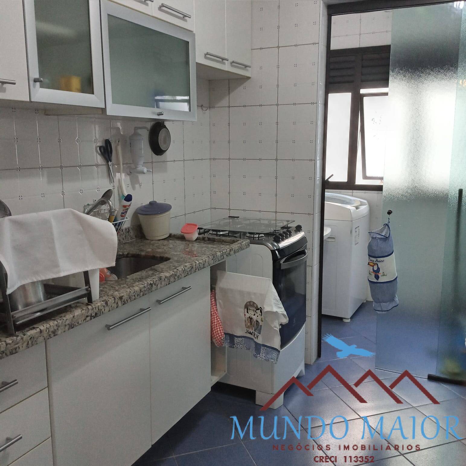 Apartamento à venda com 3 quartos, 95m² - Foto 1