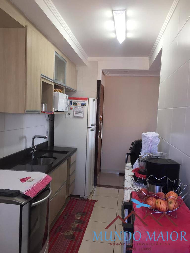 Apartamento à venda com 3 quartos, 70m² - Foto 2