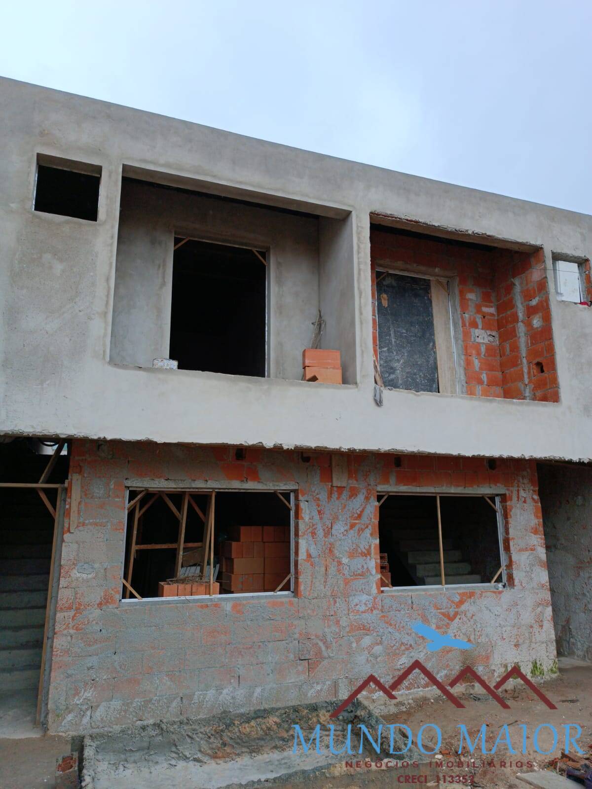 Sobrado à venda com 4 quartos, 150m² - Foto 1