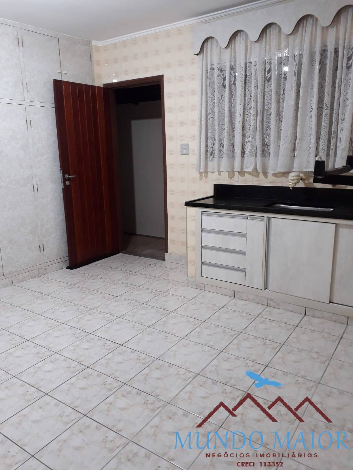 Casa à venda com 3 quartos, 180m² - Foto 4