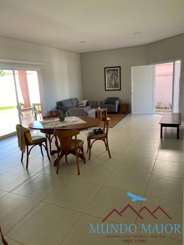 Casa à venda com 3 quartos, 600m² - Foto 2