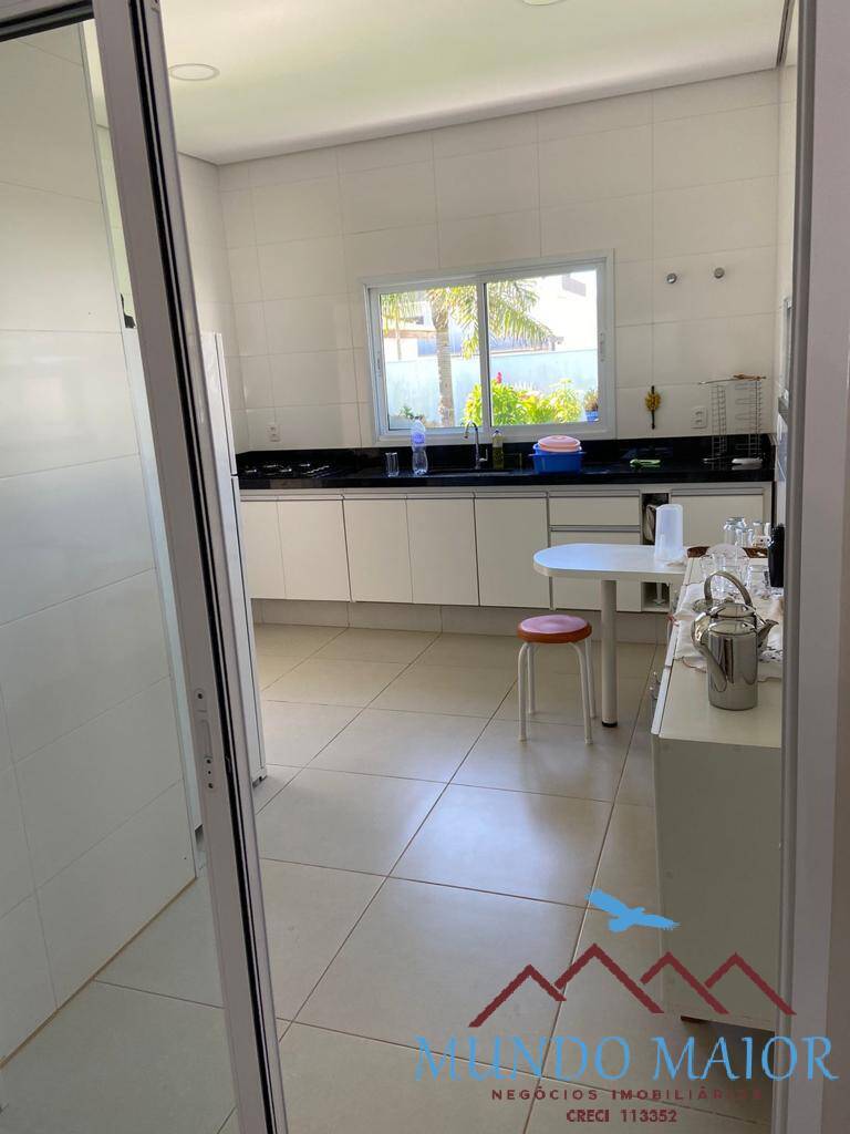 Casa à venda com 3 quartos, 600m² - Foto 1