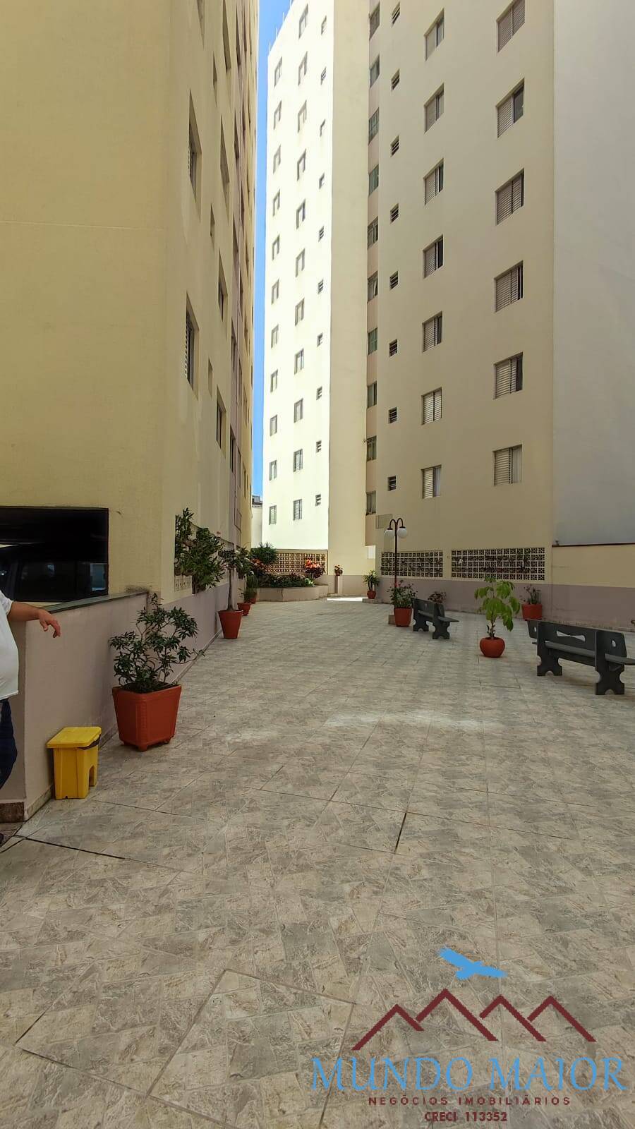 Apartamento à venda com 2 quartos, 75m² - Foto 2