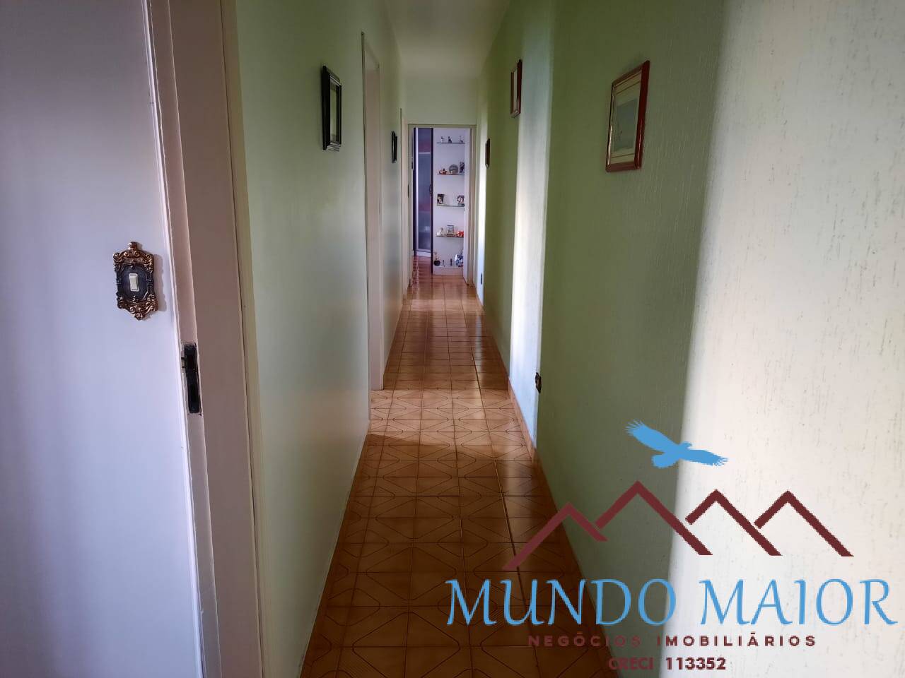 Casa à venda com 3 quartos, 300m² - Foto 1