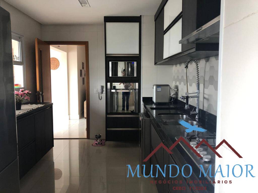 Apartamento à venda com 3 quartos, 130m² - Foto 1