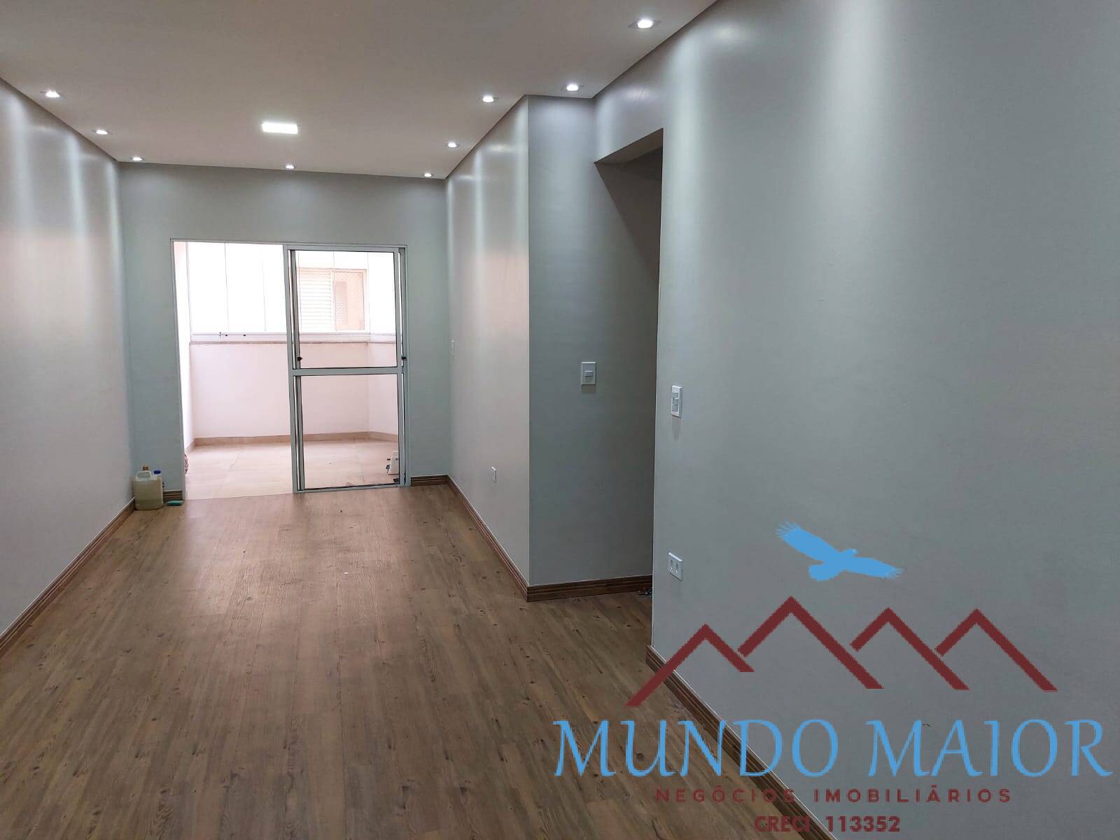 Apartamento à venda com 2 quartos, 65m² - Foto 3