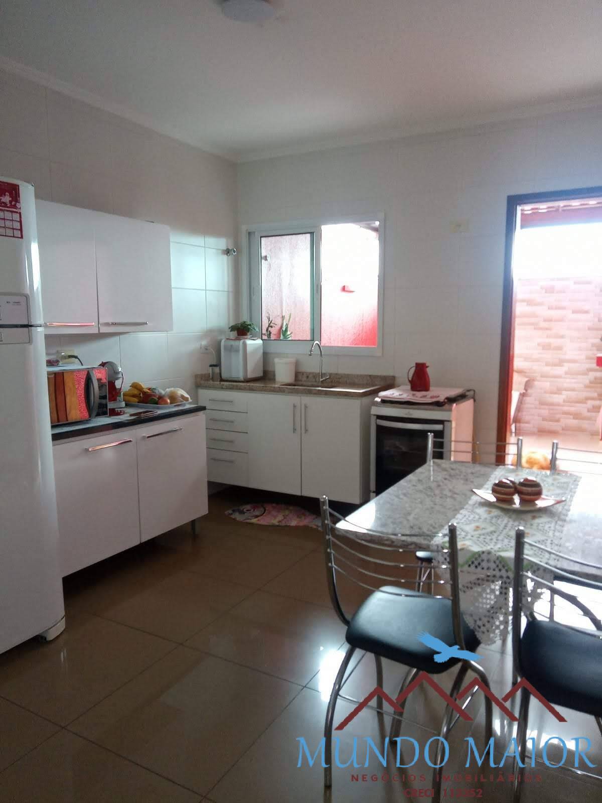 Casa à venda com 3 quartos, 120m² - Foto 1