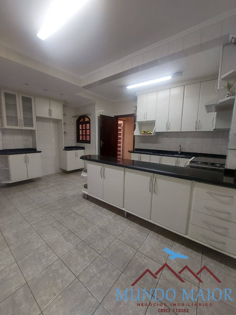 Casa à venda com 3 quartos, 224m² - Foto 3