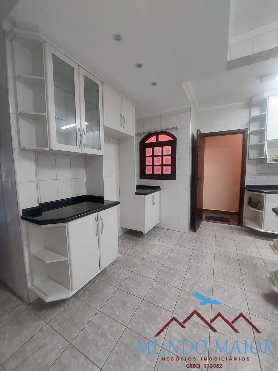 Casa à venda com 3 quartos, 224m² - Foto 4