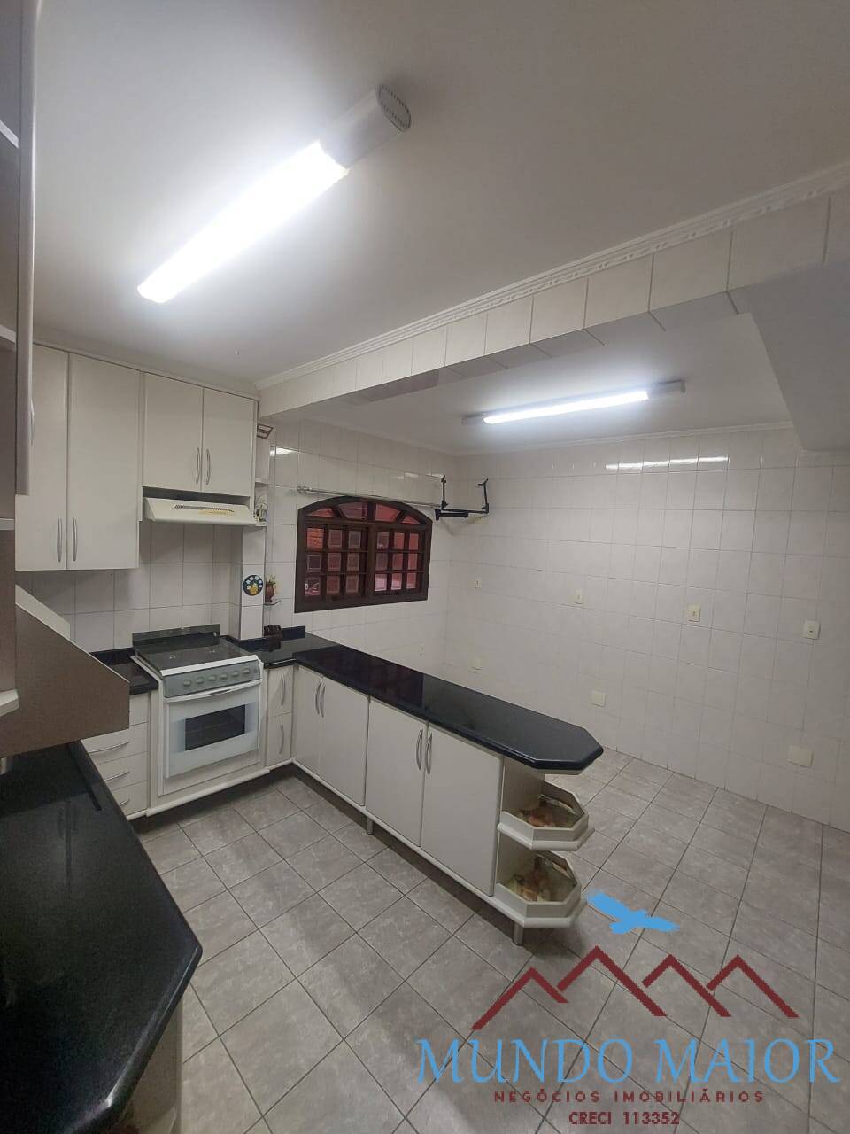 Casa à venda com 3 quartos, 224m² - Foto 5